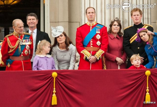 CASA REAL BRITÁNICA - Página 29 876393-la-famille-royale-lors-de-la-parade-637x0-1