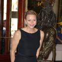 La princesse Charlene de Monaco, très élégante en noir, consacre les diplômés