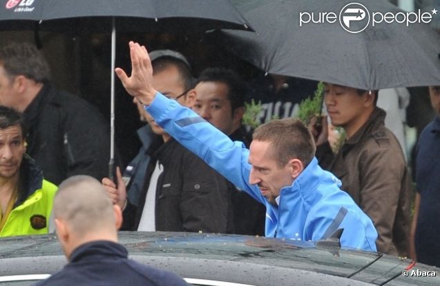 Franck Ribéry lors de l'arrivée de l'équipe de France au Bourget le dimanche 24 juin 2012 après son élimination de l'Euro