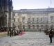 Une fanfare a accueilli les royaux sur le parvis de la cathédrale Saint Gilles. En présence de Kate Middleton, le prince William (tous deux connus sous le titre de comte et comtesse de Strathearn en Ecosse) a été fait le 5 juillet 2012 chevalier de l'ordre du Chardon en la cathédrale Saint Gilles d'Edimbourg, comme décidé par Elizabeth II au mois de mai en cadeau pour les 30 ans de son petit-fils.