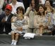 Les jumelles Myla et Charlene, avec leur maman Mirka, n'ont rien manqué du retour de leur papa Roger Federer au sommet de Wimbledon et de l'ATP, dimanche 8 juillet 2012 à Londres.