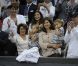 Les jumelles Myla et Charlene, avec leur maman Mirka, n'ont rien manqué du retour de leur papa Roger Federer au sommet de Wimbledon et de l'ATP, dimanche 8 juillet 2012 à Londres.
