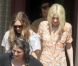 Elizabeth Olsen et Dakota Fanning sur le tournage du film Very Good Girls le 9 juillet 2012 à New York