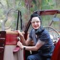 Dita Von Teese : La sublime pin-up présente son bolide vintage époustouflant