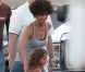 Hally Berry et la petite Nahla sur le tournage de  The Hive , à Los Angeles, le 19 juillet 2012.