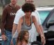 Hally Berry et la petite Nahla sur le tournage de  The Hive , à Los Angeles, le 19 juillet 2012.