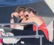 Johnny Hallyday, Laeticia et les filles : Tendresse et détente au fil de l'eau