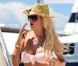 Victoria Silvstedt passe du bon temps lors de ses vacances à Saint-Tropez le 25 juillet 2012