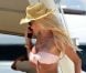 Victoria Silvstedt passe du bon temps lors de ses vacances à Saint-Tropez le 25 juillet 2012