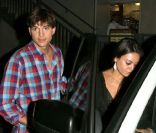 Mila Kunis et Ashton Kutcher ont passé un moment romantique au Duplex Restaurant, à Los Angeles. Jeudi 26 juillet 2012
