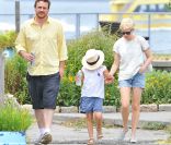 Michelle Williams, Jason Segel et Matilda en juillet 2012.