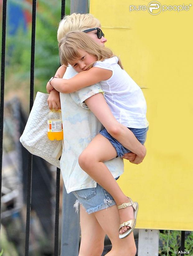 Michelle Williams et Matilda en juillet 2012.