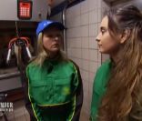 Karine et Patricia à la ferme dans L'amour est dans le pré 7