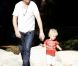 Très complices, Robin Thicke et son fils Julian dans un parc de Los Angeles le 9 août 2012