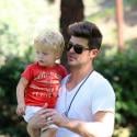 Robin Thicke : Une promenade avec son fils de 2 ans, un papa touchant