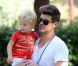 Robin Thicke s'occupe de son fils Julian dans un parc de Los Angeles le 9 août 2012