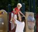 Robin Thicke s'occupe de son fils Julian dans un parc de Los Angeles le 9 août 2012