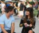 Lea Michele et son partenaire Dean Geyer, complices, sur le tournage de la série Glee, le 11 août 2012 à New York