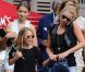 Kate Moss et sa fille Lila Grace dans les rues de Londres, le 11 août 2012 - Mère et fille se cachent derrière des lunettes de soleil