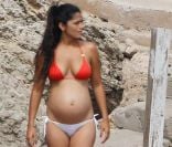 Camila Alves se baigne avec quelques amis à Ibiza, le 8 août 2012.