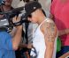 Casper Smart jamais bien loin de sa belle, était également présent à la pool party à l'hôtel-casino MGM Grand. Las Vegas, le 18 août 2012.