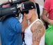 Casper Smart jamais bien loin de sa belle, était également présent à la pool party à l'hôtel-casino MGM Grand. Las Vegas, le 18 août 2012.