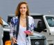 Jessica Alba à la sortie de son salon de coiffure a adopté une nouvelle coiffure blonde le 22 août 2012 à Los Angeles.