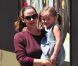 Jennifer Garner et sa fille Seraphina dans les bras à Los Angeles, le 4 août 2012