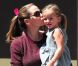 Jennifer Garner et sa fille Seraphina se font un bisou à Los Angeles, le 4 août 2012