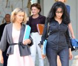 Les ministres déléguées Hélène Conway-Mouret et Yamina Benguigui quittent le Palais de l'Élysée à l'issue du Conseil des Ministres hebdomadaire. Paris, le 5 septembre 2012.