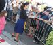 Salma Hayek signe des autographes en présence de sa fille Valentina à Deauville le 7 septembre 2012