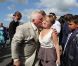 Charlène, la fille de Thierry, assiste avec bonheur au mariage de son papa avec Annie. 15 septembre 2012