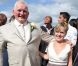 Charlène, la fille de Thierry, assiste avec bonheur au mariage de son papa avec Annie. 15 septembre 2012