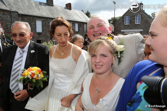 Photos du mariage de Thierry et Annie, le 15 septembre 2012. Le papa d'Annie et la fille de Thierry sont présents et ravis !