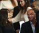 Tony Parker et sa belle compagne Axelle plaisantent avec Didier Deschamps lors du match de Ligue des champions entre le PSG et le Dynamo Kiev (4-1) le 18 septembre 2012 au Parc des Princes à Paris