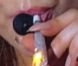 Lady Gaga fume un joint à Amsterdam (le 18 septembre 2012).