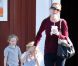 La belle Marcia Cross et ses jumelles Eden et Savannah à la sortie de Country Mart, à Brentwood, le 18 septembre 2012