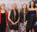 Isabelle Huppert et Catherine Deneuve au milieu du casting des Lignes de Wellington, au Festival de San Sebastian, le 23 septembre 2012.