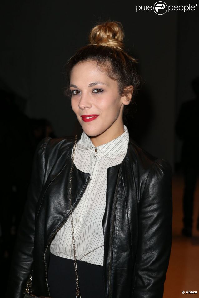 Alysson Paradis assiste au défilé printemps-été 2013 de Vanessa Bruno au Grand Palais. Paris, le 28 septembre 2012.