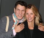 Marc Lavoine et Sarah Poniatowski, un couple souriant et fan de mode qui assiste au défilé Vanessa Bruno printemps-été 2013 au Grand Palais. Paris, le 28 septembre 2012.