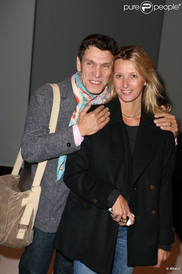 Marc Lavoine et Sarah Poniatowski, un couple souriant et fan de mode qui assiste au défilé Vanessa Bruno printemps-été 2013 au Grand Palais. Paris, le 28 septembre 2012.