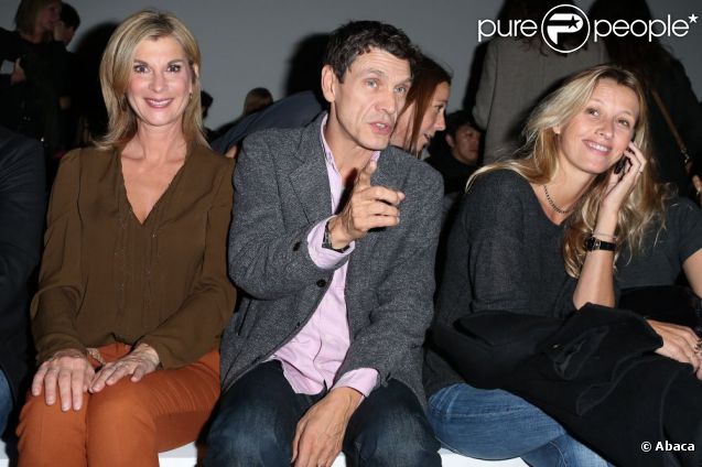 Michèle Laroque, Marc Lavoine et son épouse Sarah Poniatowski au premier rang du défilé printemps-été 2013 de Vanessa Bruno au Grand Palais. Paris, le 28 septembre 2012.