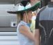  Jennifer Aniston tourne la comédie  We're the Millers  avec un faux bébé et un sombrero, le 25 septembre au Nouveau-Mexique. 