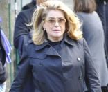 Catherine Deneuve aux obsèques de Luc Barnier, au cimetière Montparnasse à Paris, le 27 septembre 2012.