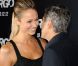 Stacy Keibler et George Clooney à la première du film  Argo  de Ben Affleck, le 4 octobre 2012 à Los Angeles.