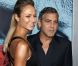 Stacy Keibler et George Clooney à la première du film  Argo  de Ben Affleck, le 4 octobre 2012.
