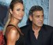 Stacy Keibler et George Clooney à la première du film  Argo  de Ben Affleck, le 4 octobre 2012.