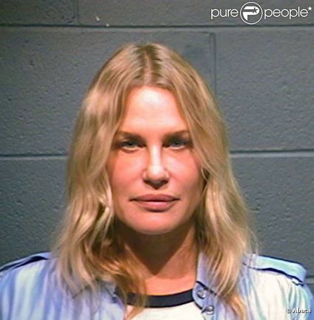 Mugshot de Daryl Hannah, arrêtée le 4 octobre 2012 et incarcérée à la prison de Wood County après avoir tenté de bloquer un chantier de construction de pipeline au Texas.