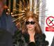 Lady Gaga quitte le magasin Harrods où elle était venue présenter son parfum  Fame, à  Londres, le 7 octobre 2012.