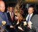 Lady Gaga quitte le magasin Harrods où elle était venue présenter son parfum  Fame, à  Londres, le 7 octobre 2012.